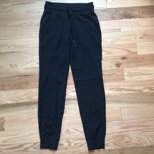 Lululemon joggers 4